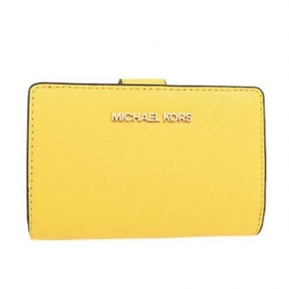 Michael Kors Jet Set Travel Bifold Zip Wallet